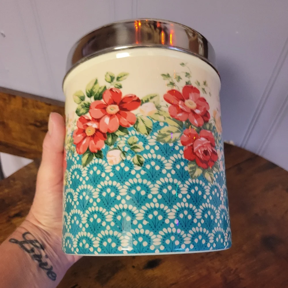 Pioneer woman retired metal pet treat can w/ lid-multi colored
